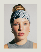 Load image into Gallery viewer, THE BLACK SHEEP